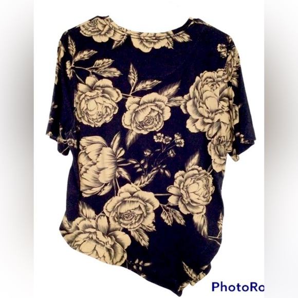 Osklen Floral SET Asymmetrical Hem
Short Sleeve Top & WIDE floral pants-pockets - Picture 4 of 6